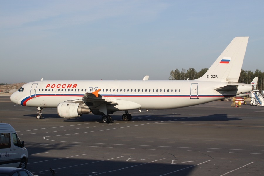  A320 авиакомпании «Россия» на стоянке в «Пулково». Фото wikimedia/Aeroprints.com
