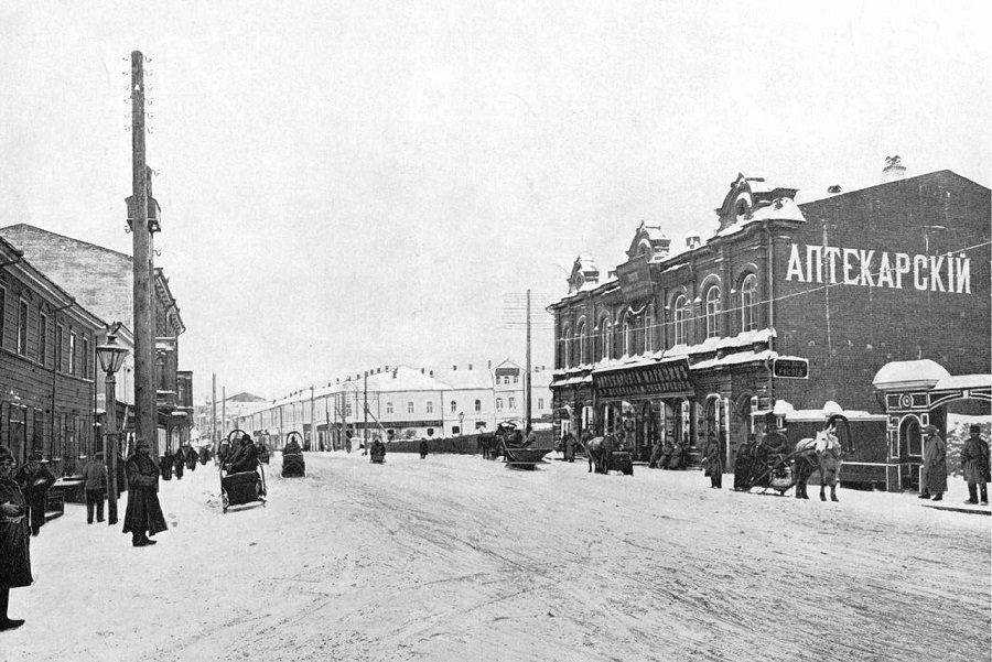  Аптекарский магазин на улице Миллионной — теперь часть проспекта Ленина — в Томске, около 1907 года. Фото: общественное достояние