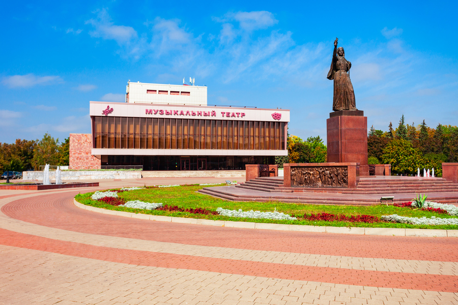 Памятник Марии Темрюковне около Музыкального театра, Нальчик