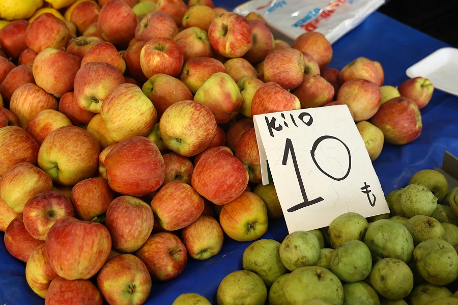  Яблоки около 40 рублей за килограмм