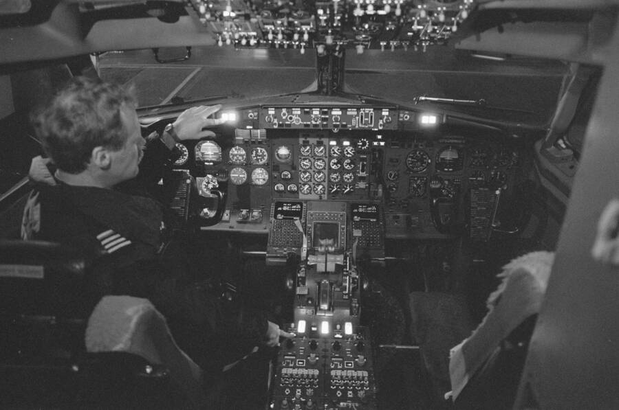 Кабина пилотов Boeing 737-300 нидерландской авиакомпании Transavia в амстердамском аэропорту Схипхол, 1989 год. Фото: Nationaal Archief/Croes, Rob C. / Anefo