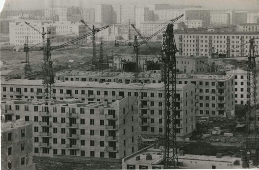 Строительство панельных домов в районе Новые Черёмушки, Москва, 1960–1961 годы. Фото russiainphoto.ru/Всеволод Тарасевич