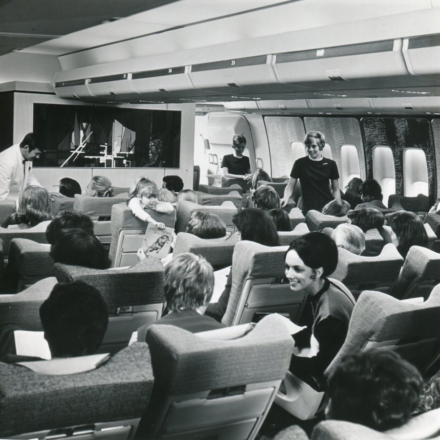 Салон экономкласса Boeing 747-100. Фото: British Airways