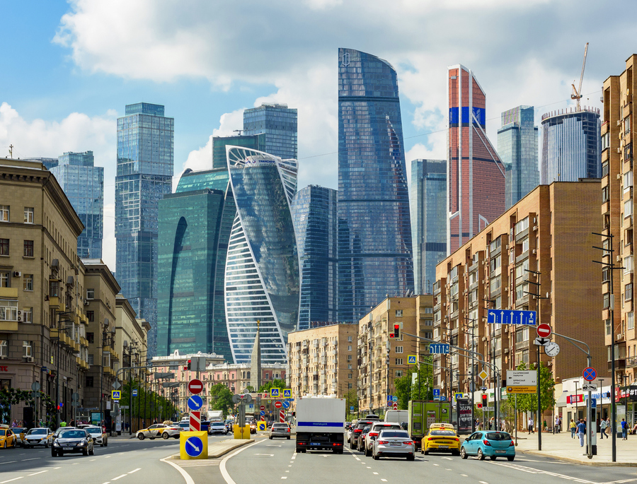 Вид на Москву-Сити с Кутузовского проспекта. Фото: istockphoto/Vladislav Zolotov