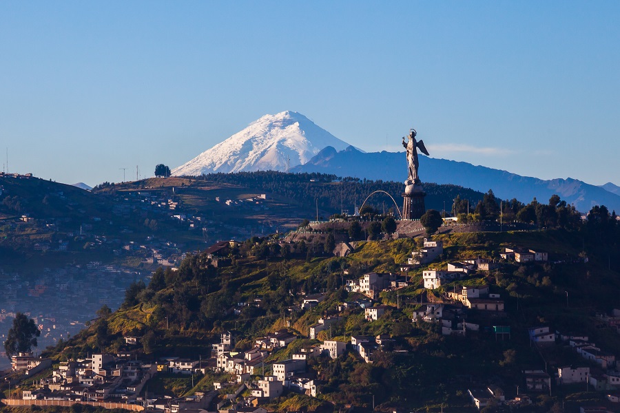  Вид Эль-Панесильо в центре Кито 