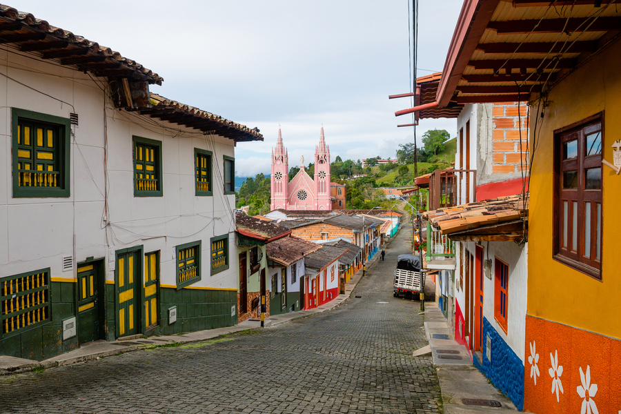  Херико на западе Колумбии считается одним из самых красивых городов страны. Фото: istockphoto/jon chica parada 