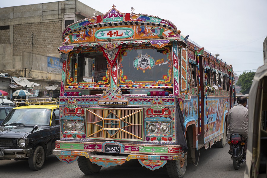 Автобус в городе Карачи, Пакистан 