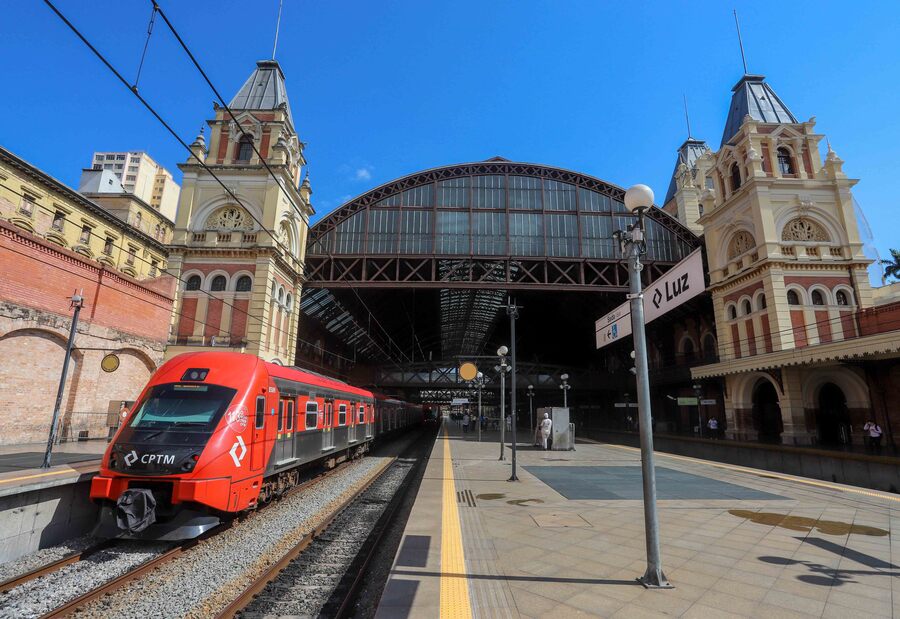  Вокзал и станция метро в Сан-Паулу. Фото wikimedia/Governo do Estado de São Paulo - Estação da Luz. 