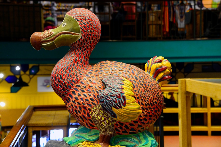 Деревянная фигурка птицы Додо, символ острова