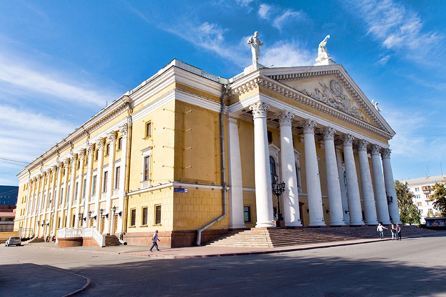  Челябинский академический театр оперы и балета 