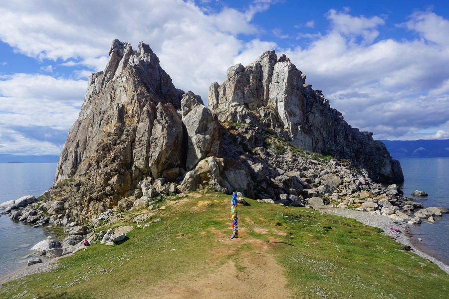 Скала Шаманка и Сарайский пляж