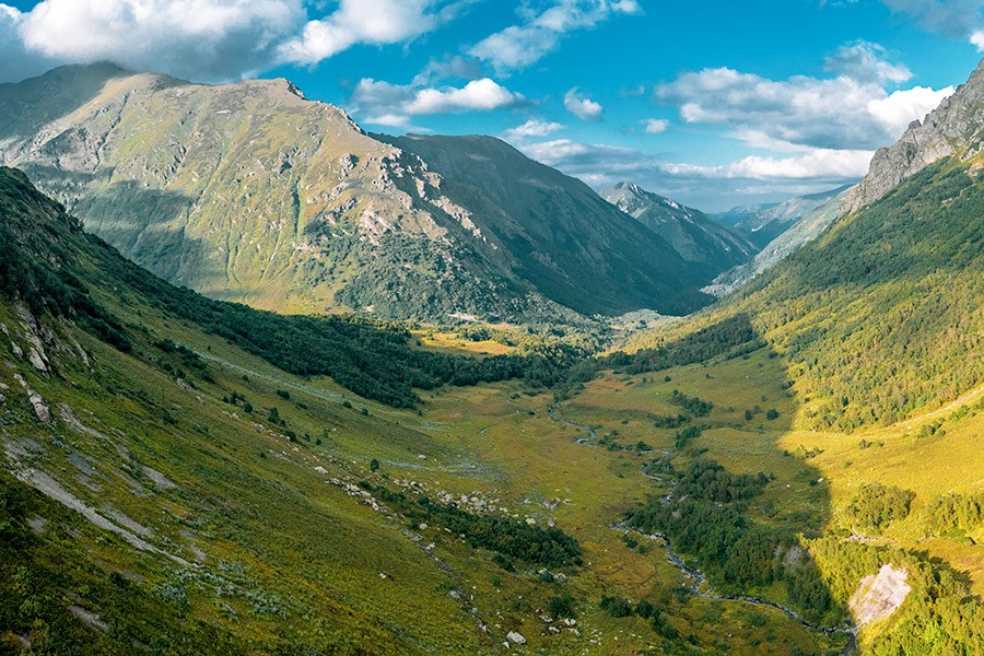  Бзерпинский карниз 