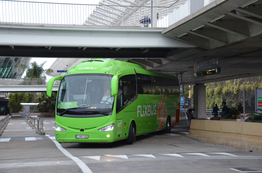  Flixbus начинала с автобусов, но теперь занимается и железнодорожными перевозками по Германии. Фото wikimedia/Florian Fèvre 