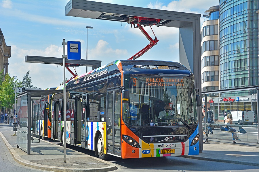 Городской автобус в центре Люксембурга