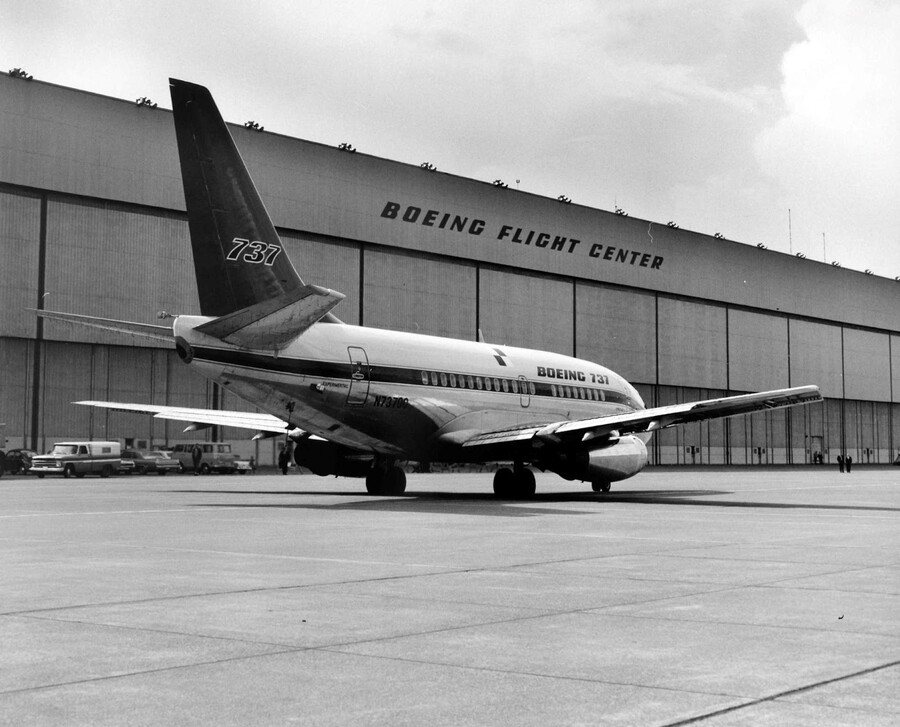  Boeing 737-130. Его первый полёт состоялся 9 апреля 1967 года, а 26 июля 1973 этот самолёт был передан для испытаний NASA под регистрационным номером N515NA. После того как в 2003 году использование лайнера завершилось, он был законсервирован и сейчас выставлен в Музее авиации недалеко от Сиэтла, штат Вашингтон. Фото: Wikimedia/Public Domain