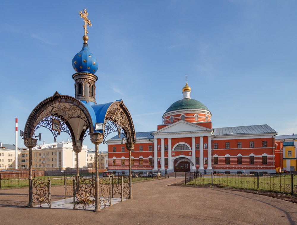 Двор в Богородицком монастыре