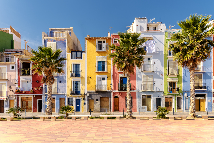  Пестрые домики в Вильяхойосе, муниципалитете в Валенсии на востоке Испании. Фото: istockphoto/Ed-Ni-Photo 