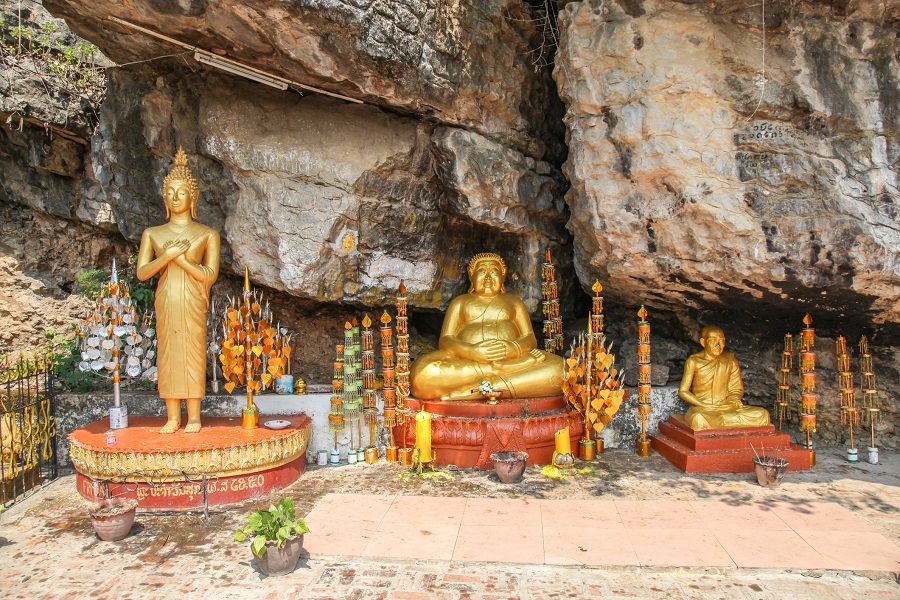Золотые статуи Будды, гора Пху Си