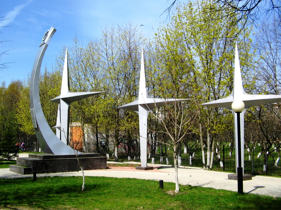  Памятник космонавту Герману Титову в Краснознаменске 