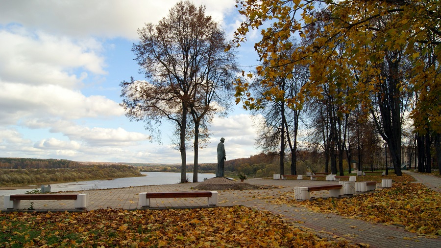  Памятник Марине Цветаевой в Тарусе 