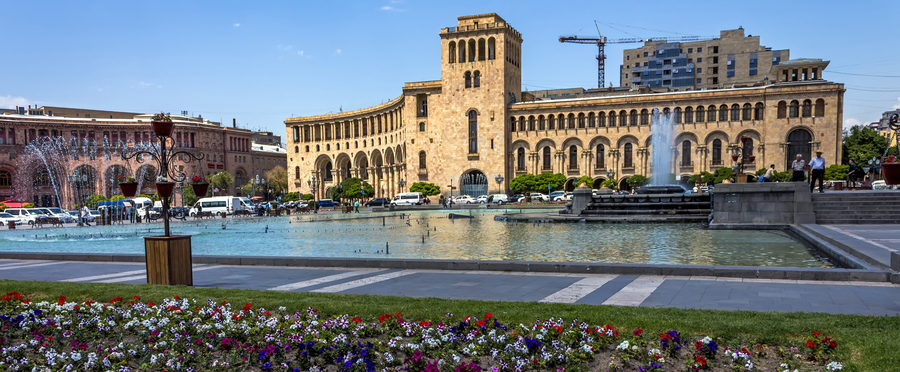 Площадь Республики, центральная в Ереване. Фото: istockphoto/marlenka