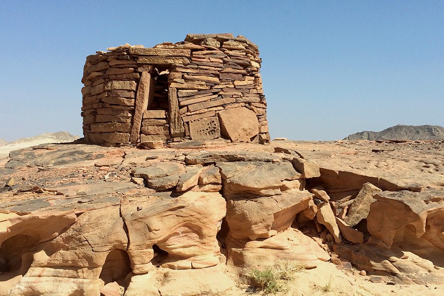  Навамис - комплекс древних каменных гробниц 