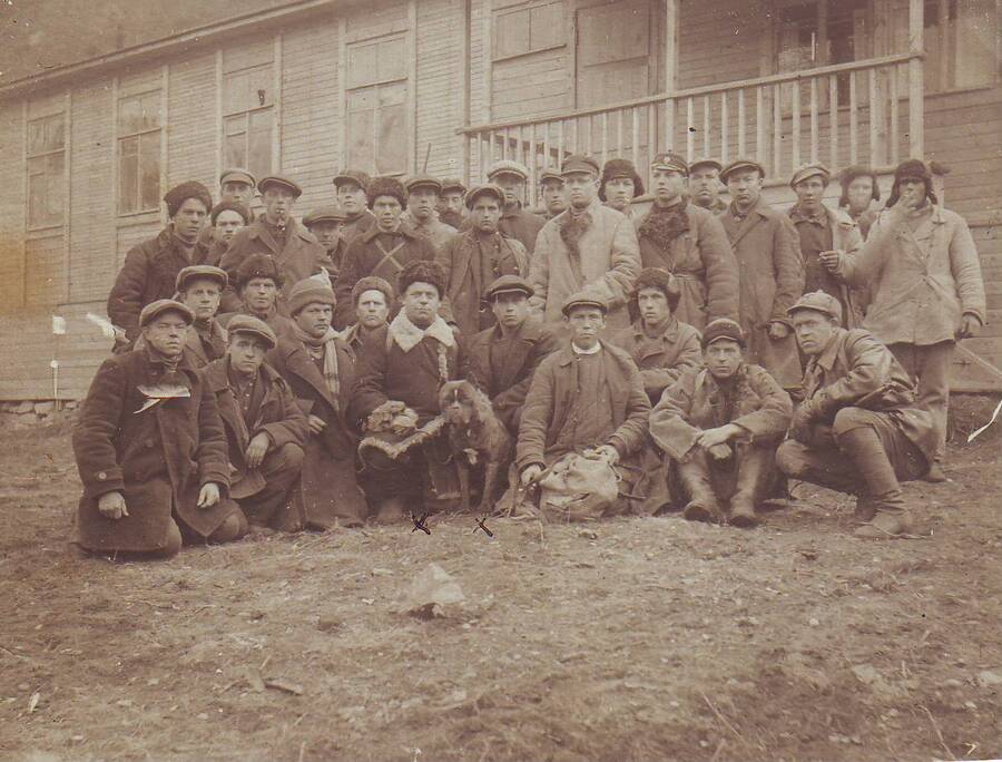 Кировск и его строители. Кстати, с 1929 по 1934 год город носил название Хибиногорск. Фото: wikimedia/Girvas51