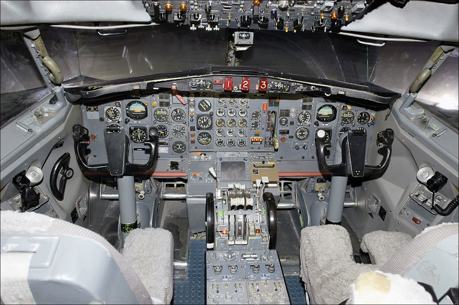 Кабина экипажа Boeing 727