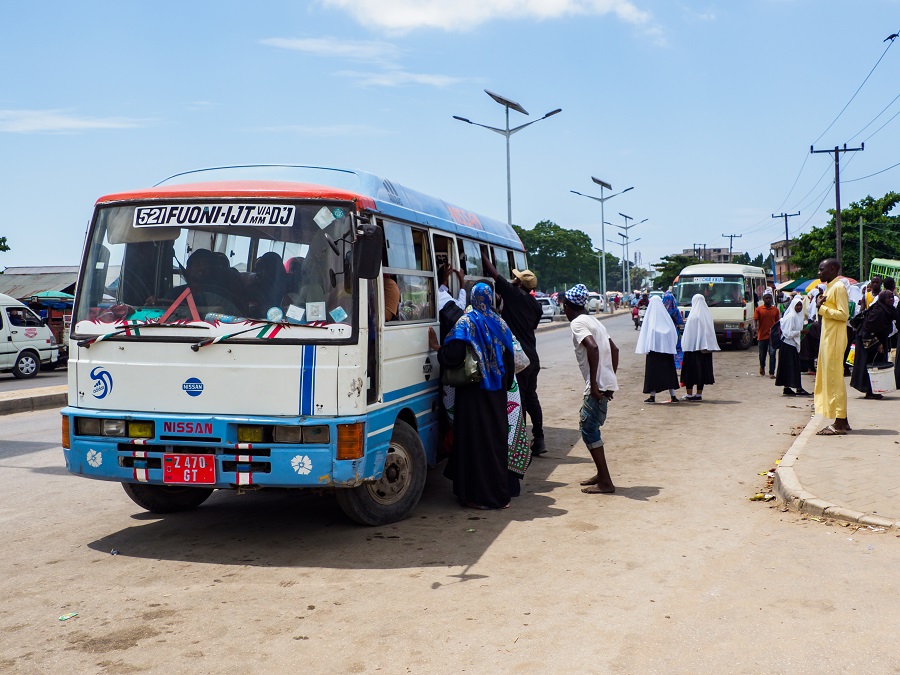 Автобусы на улицах Танзании