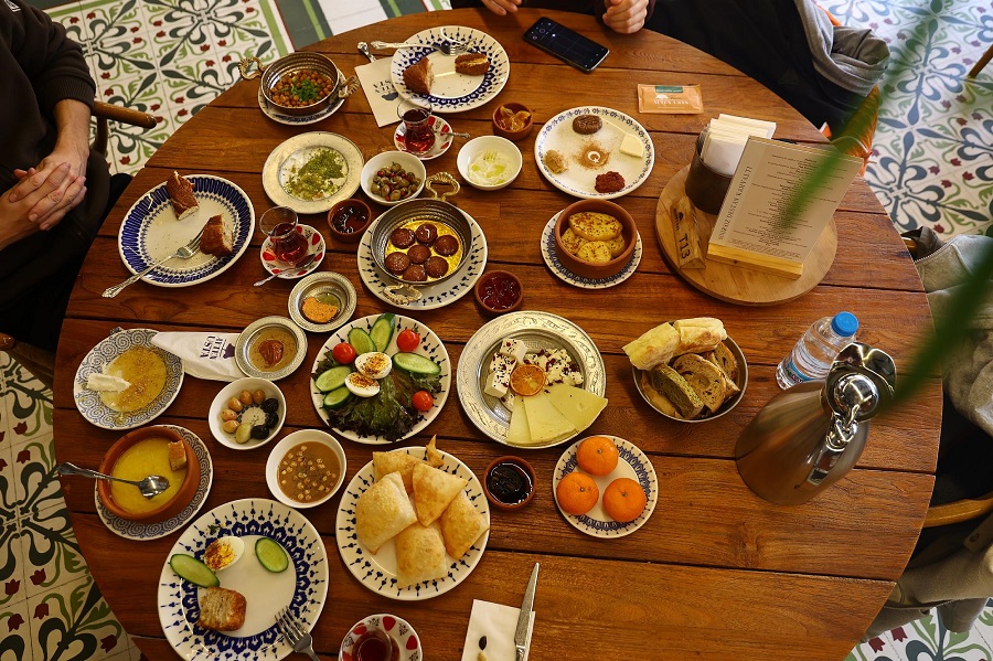 Вот традиционный турецкий завтрак