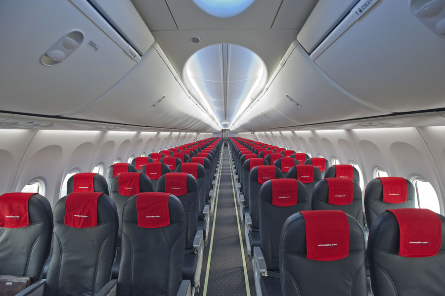  Салон Sky Interior в Boeing 737 норвежского лоукостера Norwegian Air Shuttle. Фото: Boeing