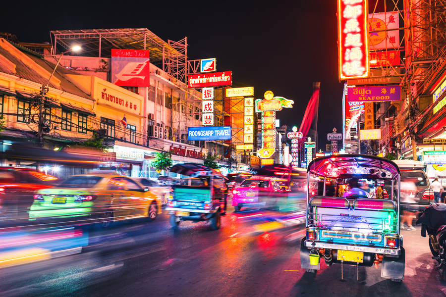 Ночной трафик в Бангкоке. Фото: istockphoto/da-kuk