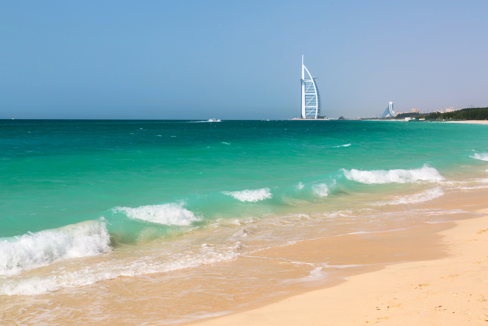 Пляж Джумейра Опен Бич, Дубай, ОАЭ.