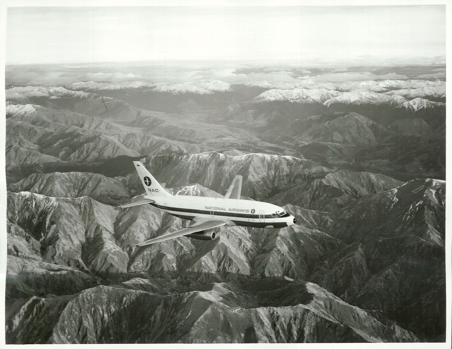  Boeing 737 над предгорьями Южных Альп, 1973 года. Фото: flickr/Archives New Zealand
