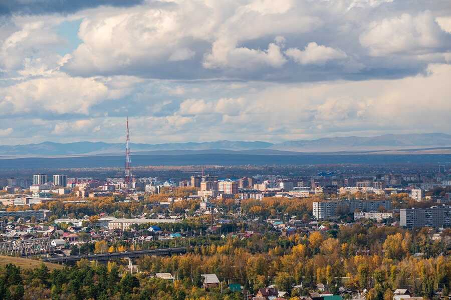 В Абакане «Жигули» и внедорожник не поделили перекресток