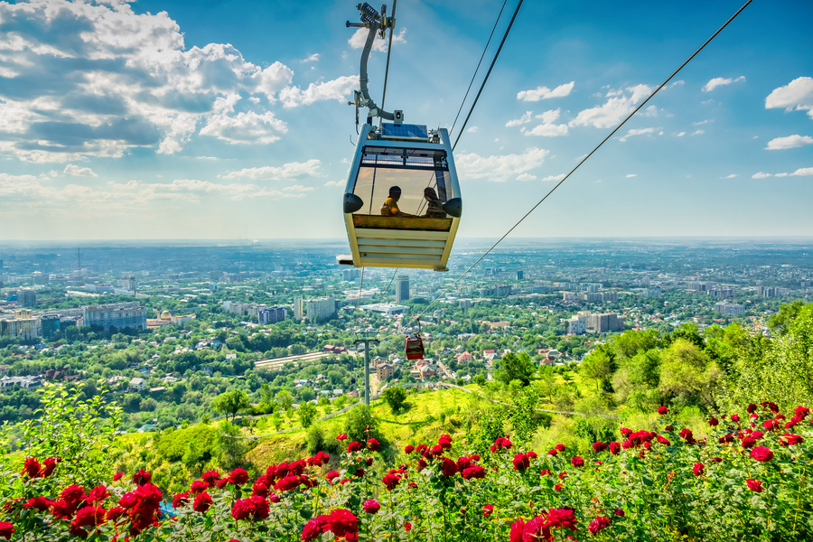 Канатная дорога в Алматы. Фото: istockphoto/benedek 