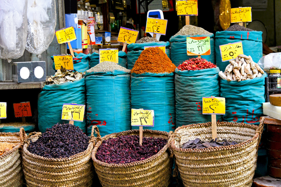 Торговаться на египетских рынках выгоднее, чем пытаться перевести стартовые цены. Фото: istockphoto/Baloncici