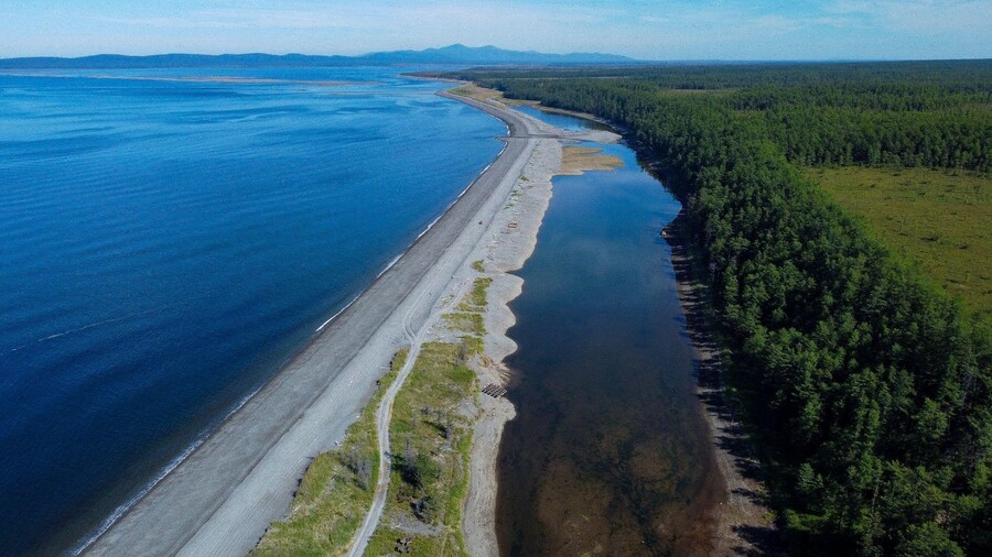  Тут хорошо видно, насколько близко река подходит к Охотскому морю 