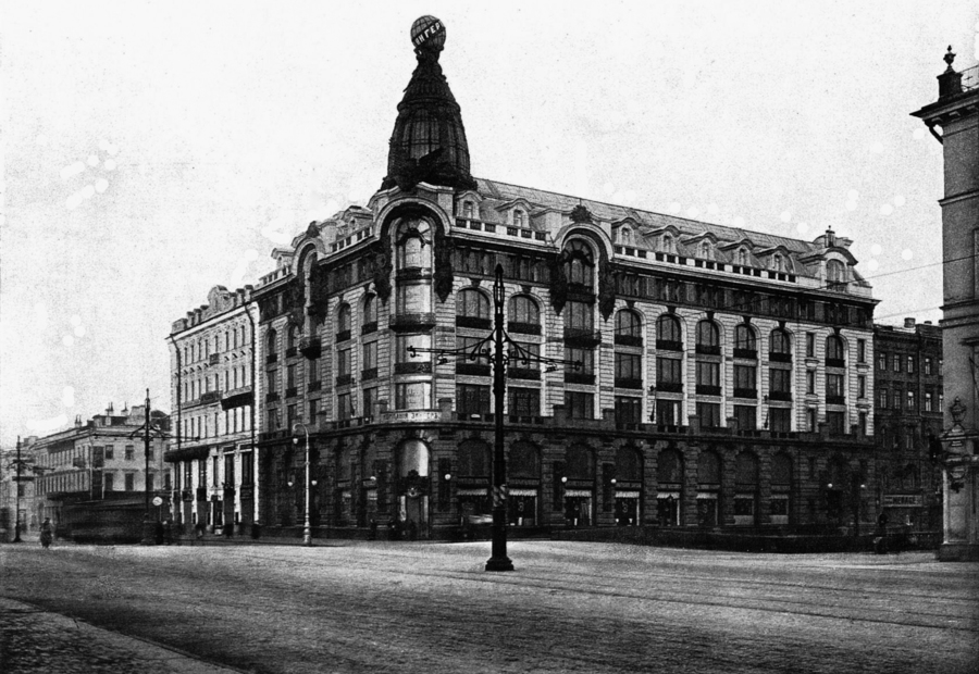 Батареи в Доме Зингера на Невском проспекте пережили три революции, две мировых войны, монархию и перестройку. Фото wikimedia