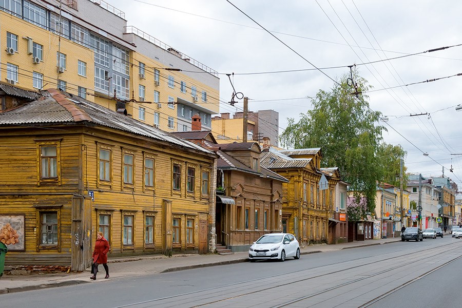 Деревянные дома на улочках Нижнего Новгорода 