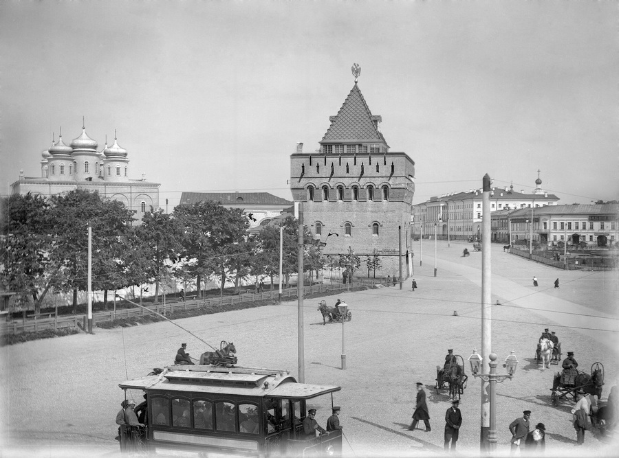  Первые трамваи в Нижнем Новгороде запустили в 1896 году, но поначалу они пугали и пассажиров, и оказавшихся рядом лошадей. Фото wikimedia/Andrei Osipovich Karelin