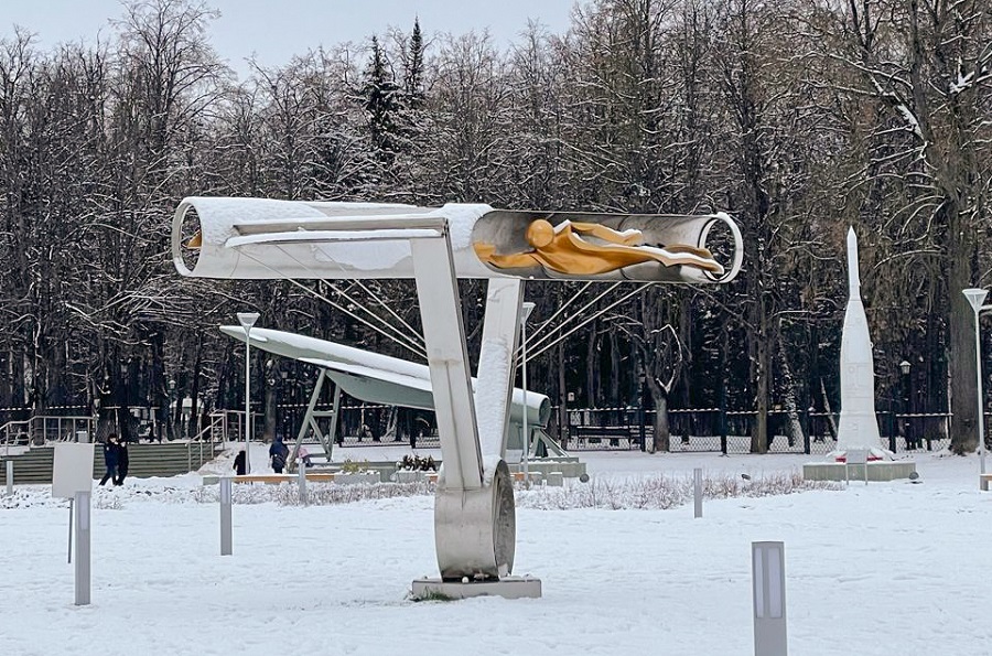  Памятный знак «Рукопожатие в космосе»