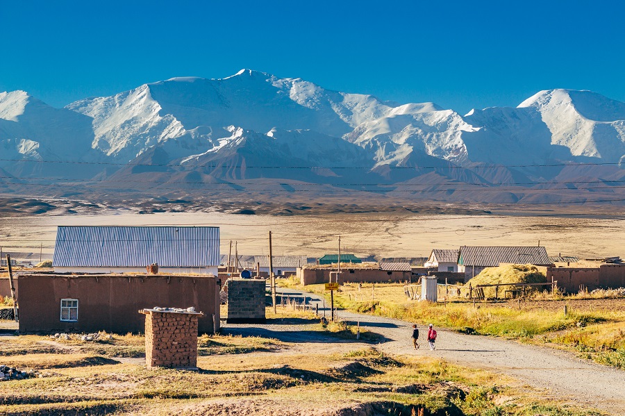 Вид на горы Памир, город Сары-Могол