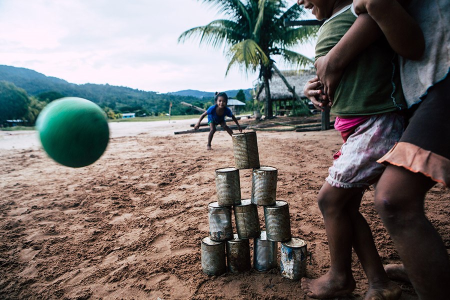  Дети ашанинка играют в деревне Сан Хуан де Диоз на реке Пичис. Фото: Александр Фёдоров 