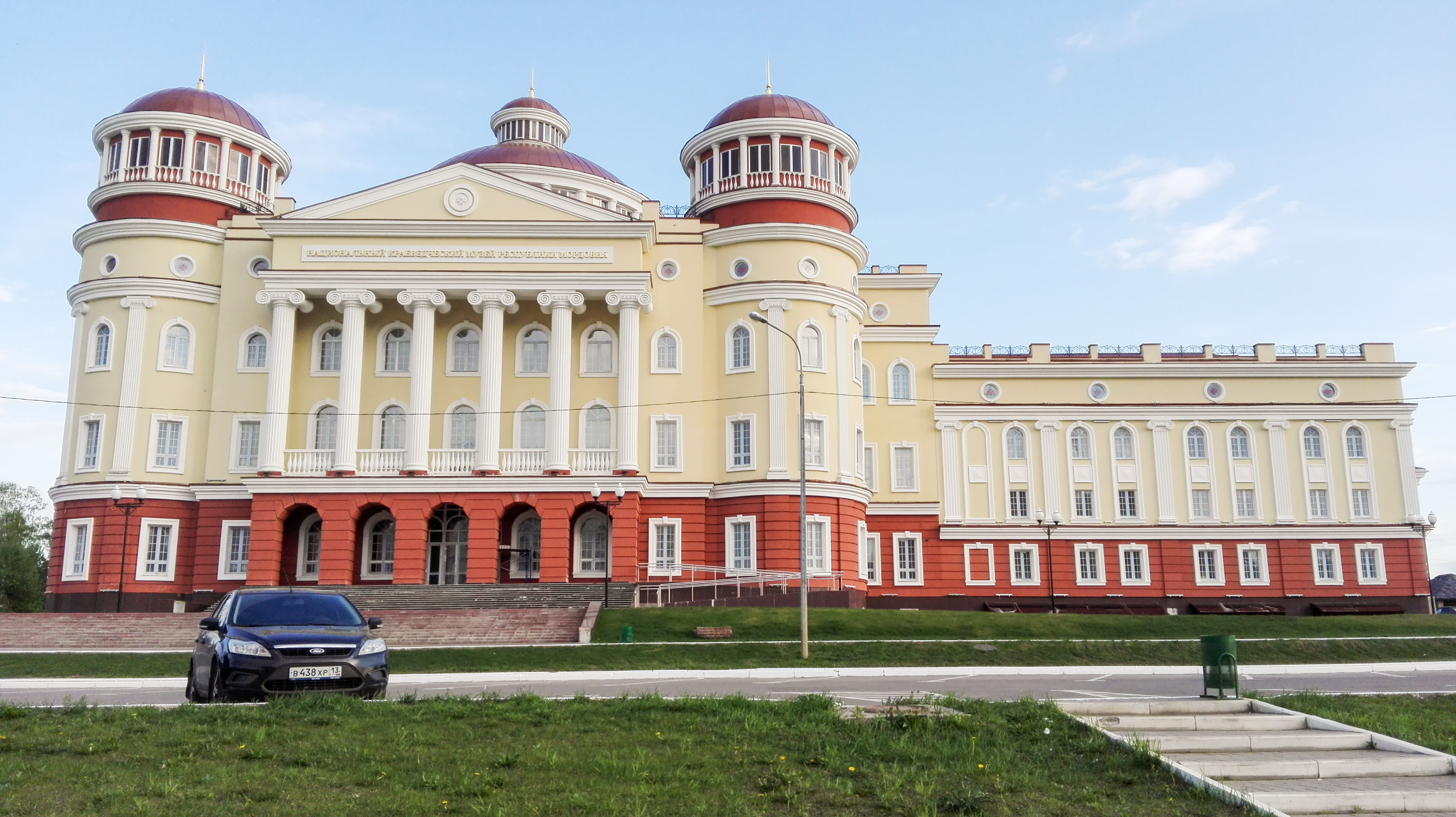 Музеи саранска. Мордовский краеведческий музей Саранск. Музей Воронина Саранск. Краеведческий музей здание Саранск. Краеведческий музей им. и.д. Воронина.