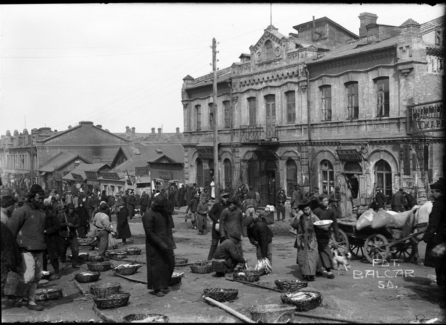  Уличная торговля в Миллионке. Фото: Общественное достояние 