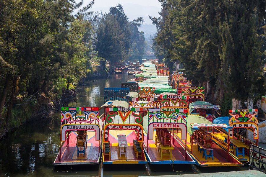 Лодки в каналах Сочимилько