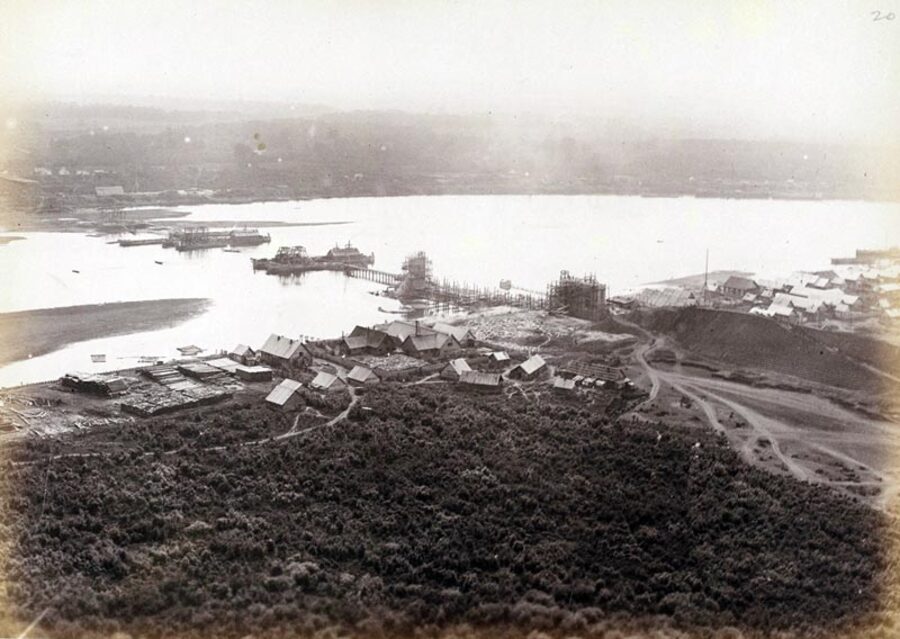Строительство моста через реку Белую в Уфе, 1886 год. Фото:  wikimedia/неизвестный автор