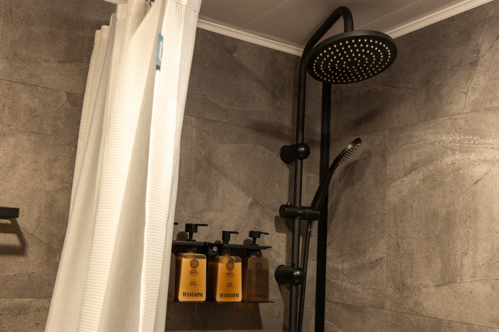 Душ арктического отеля