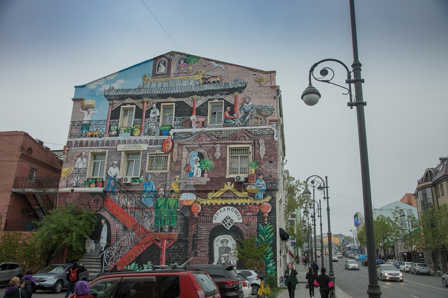  Типичные обитатели Миллионки на граффити группы «33+1». Фото: Сергей Шандин 